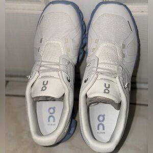 On Running Cloud Sneakers White Chambray W 9.5, M 8